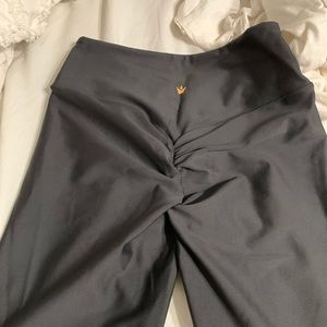 booty snatched leggings !!